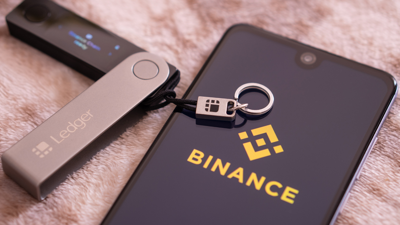 Report: Binance US Struggles to Secure Banking Partner Amid Regulatory Crackdown on Crypto Industry – Bitcoin News
