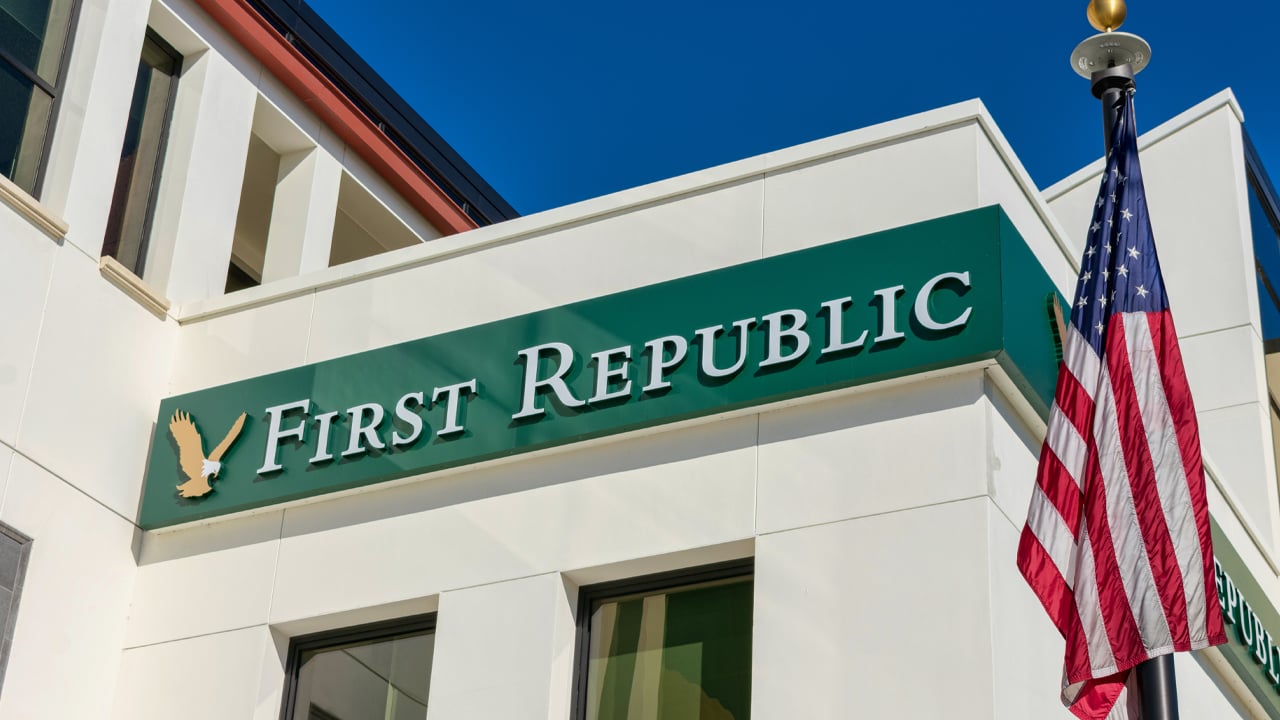 US Government in Talks to Rescue Struggling First Republic Bank, Sources Say – Bitcoin News