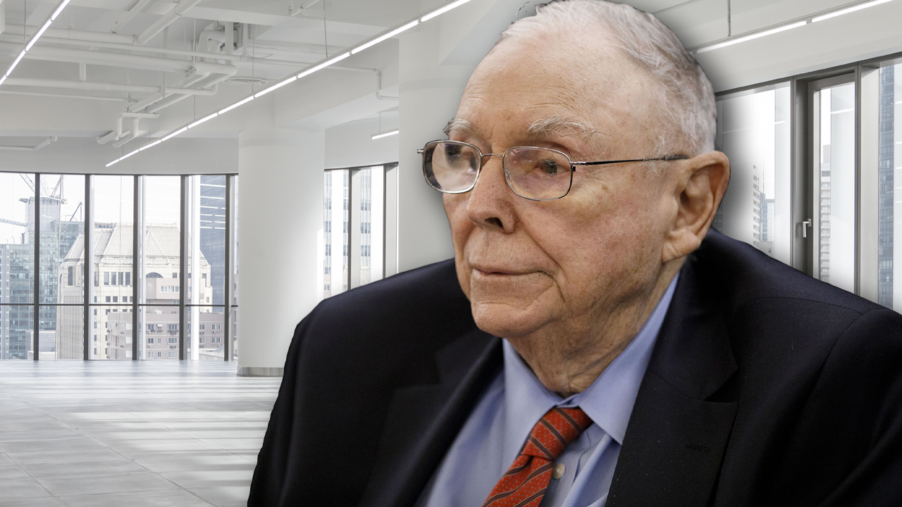 Read more about the article Charlie Munger Raises Concerns Over Troubled Commercial Property Loans at US Banks – Bitcoin News