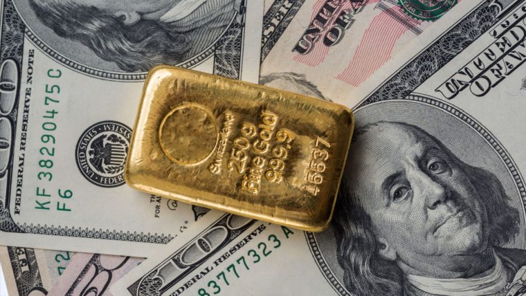 Teams Gold Slides on Higher US Treasury Yields, Dollar