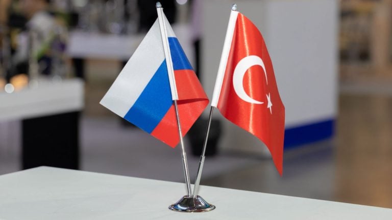 Russia Developing Payment Gateways With Partners Like Turkey, Mulling Crypto Settlements