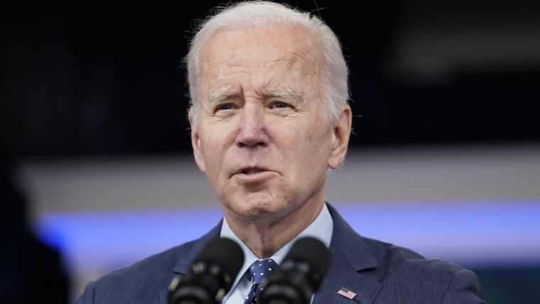  Biden Reassures Public Amid First Republic Bank Collapse, but Warns of National Debt Default