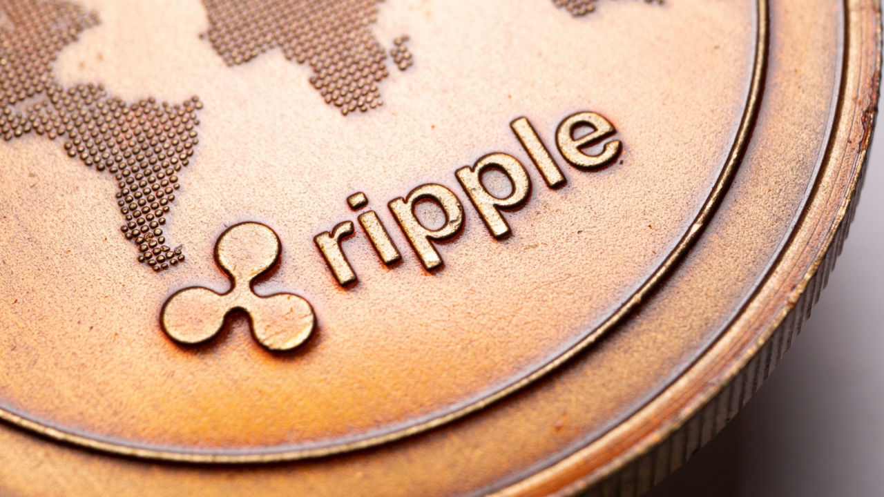 Biggest Movers: XRP, SOL Move 5% Lower to Start the Week – Market Updates Bitcoin News