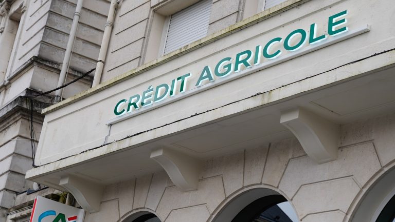 Banking Giants Crédit Agricole, Santander Seek to Provide Crypto Custody Under French Registration