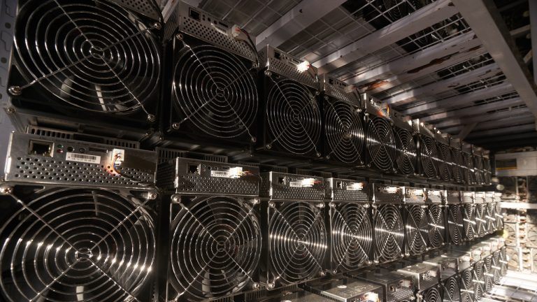 June 2023 Mining Stats: Bitcoin Hashrate and Difficulty Reach New Peaks While Revenue Lags