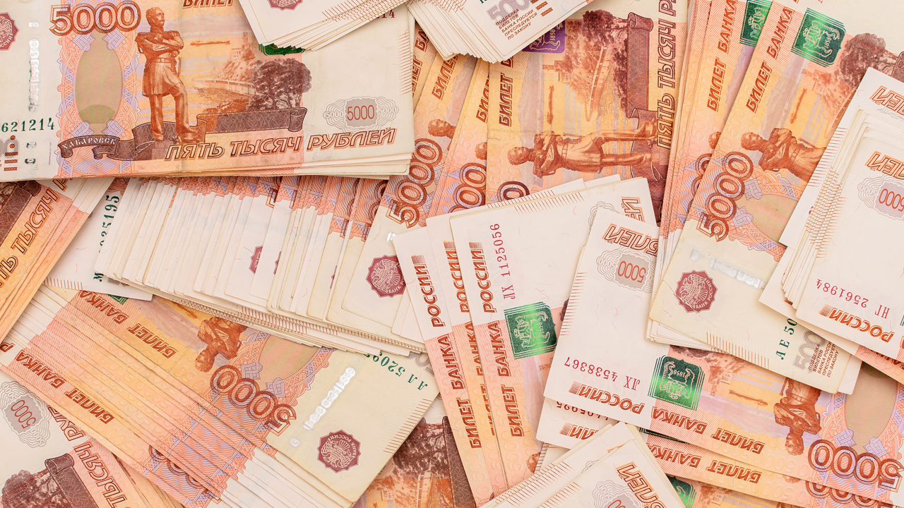 Đồng Rúp Nga giảm hơn 18% vào năm 2023, Nhà kinh tế cho biết tiền tệ đã 'ổn định'
