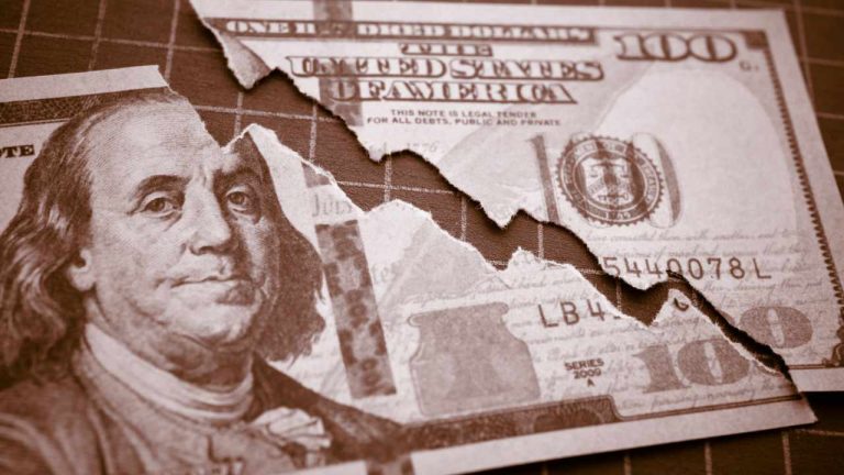 Economist Peter Schiff Advises 'Get out of the Dollar' — Says the USD Is Being Destroyed