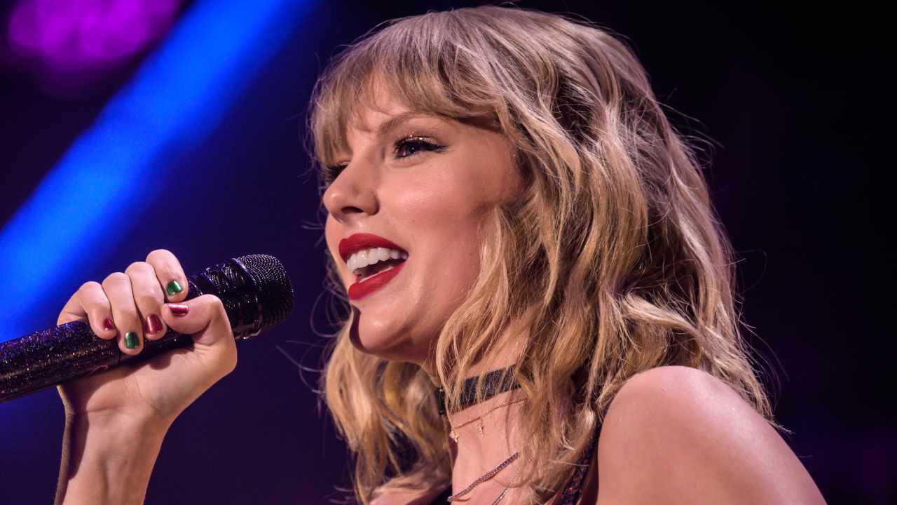 pop-icon-taylor-swift-signed-usd100m-deal-with-crypto-exchange-ftx-new-reports-claim-featured-bitcoin-news