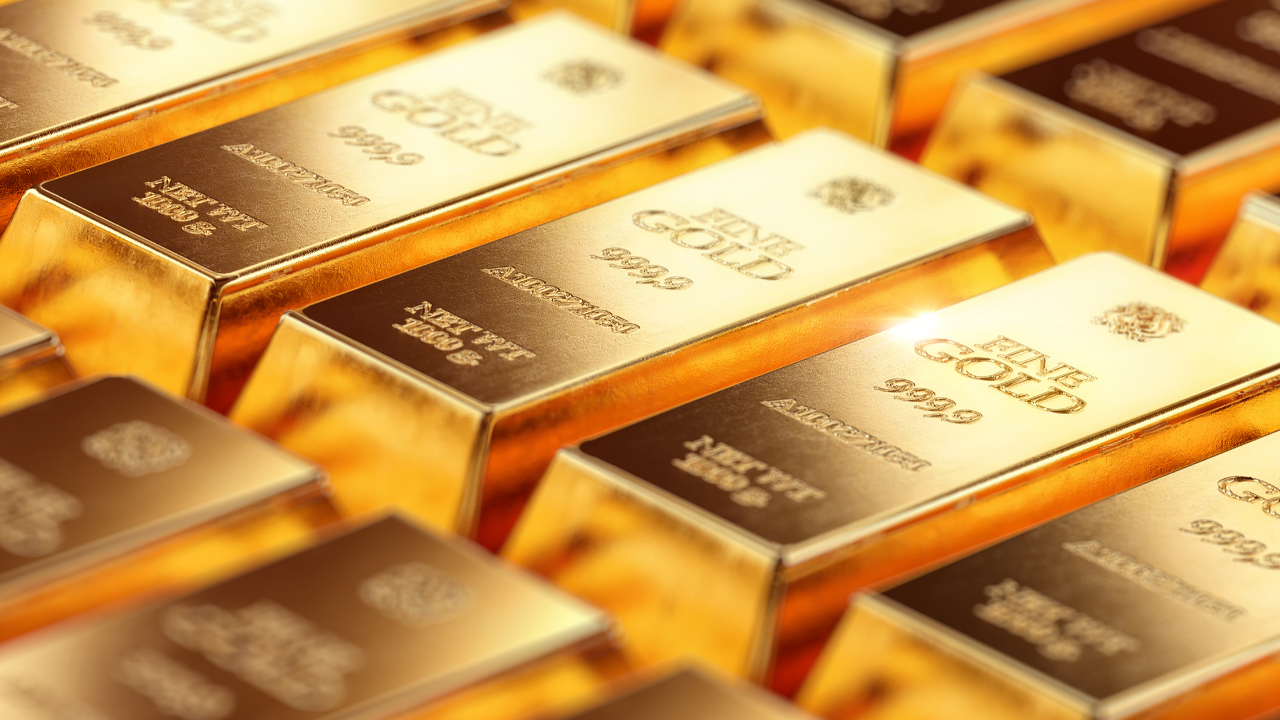 Amid Gold’s Recent Slide, Experts Predict a Shining Future with Potential Highs Beyond $2,500 by 2024