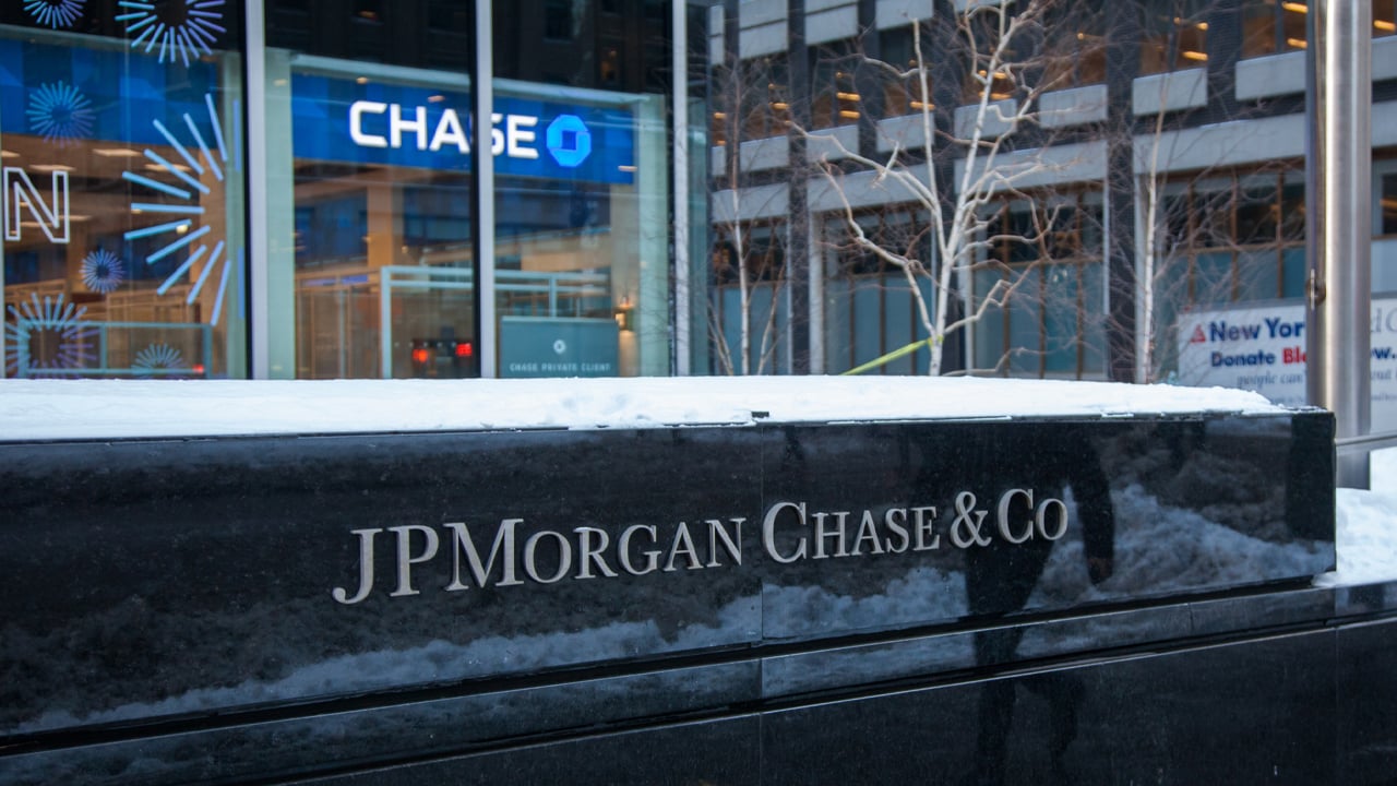 JPMorgan Economists Discard Prior Recession Prediction, Foresee US Economic Resilience