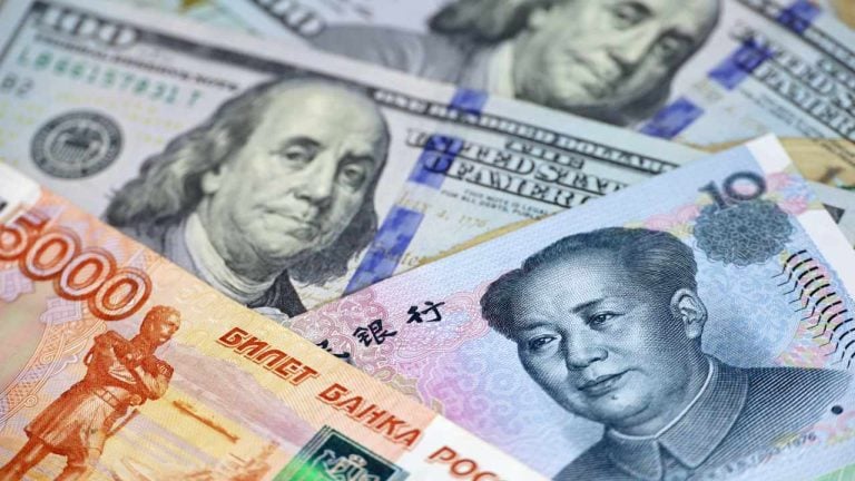 Volatility in Chinese Yuan, Russian Ruble Makes De-Dollarization Harder, Market Analyst Says