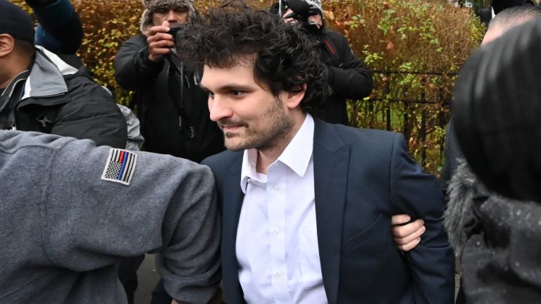 Crypto Tycoon Bankman-Fried Seeks Release From Jail Over Trial Prep and Laptop Complaints