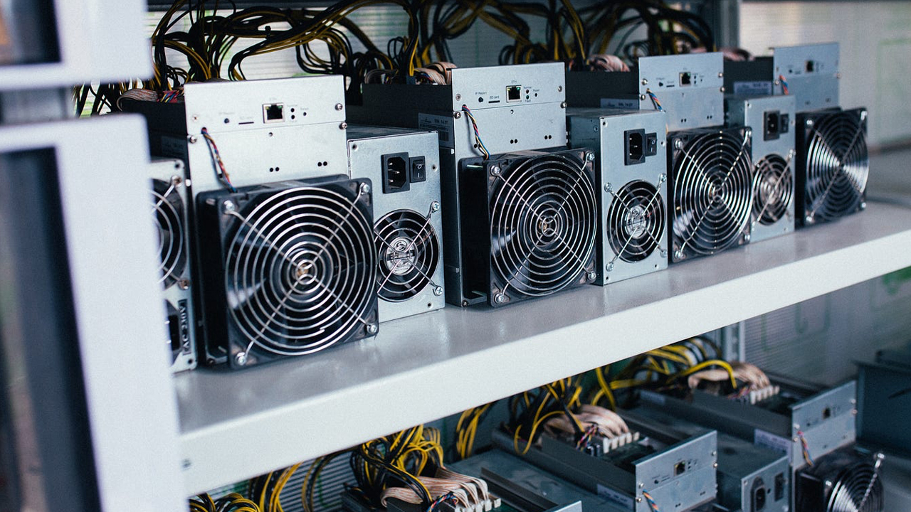 Bitcoin Miners Brace for 4th Consecutive Difficulty Surge Amidst Hashrate Surge