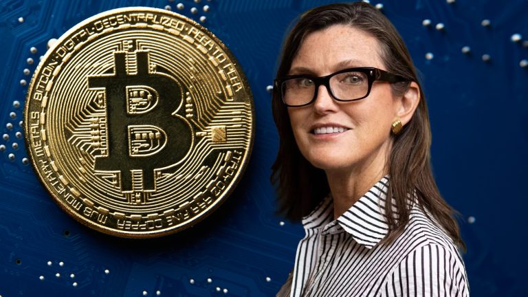 Cathie Wood Endorses Bitcoin 'Hands Down' Over Gold and Cash, Foresees Deflationary Economy