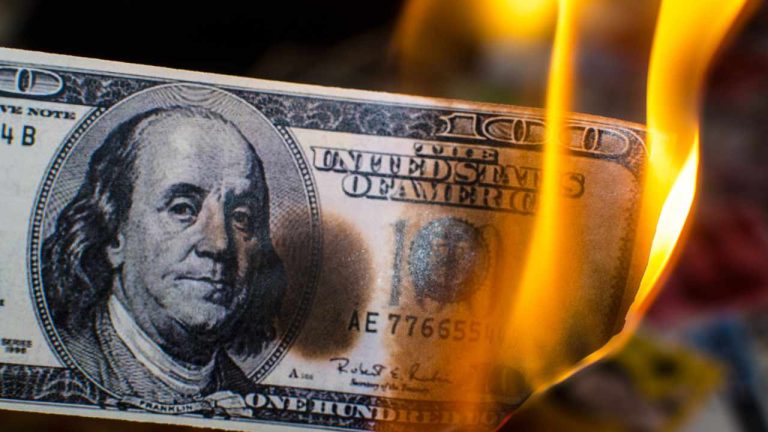 Economist Peter Schiff: US Dollar Near 'Historic Crash' — 'Forget Soft Landing, It's Crash and Burn'