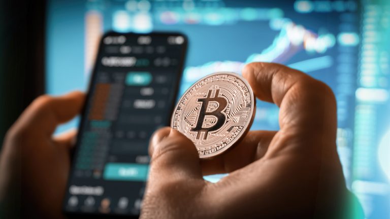 Bitcoin Surpasses $39K, Achieving 19-Month Peak in Saturday's Crypto Market Surge