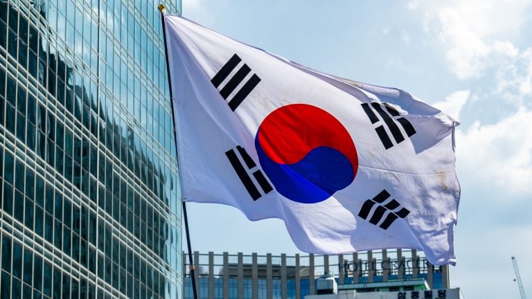 Report: Bank of Korea Chief Says Growing Use of Stablecoins Threatens Central Bank Operations