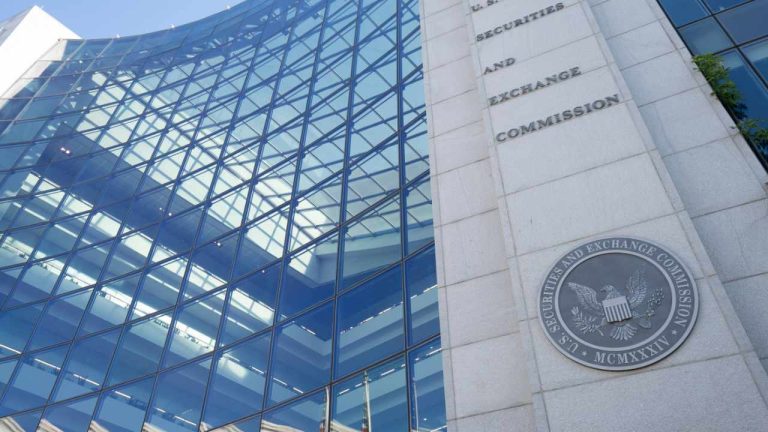 SEC Makes 'Rare' Calls to Spot Bitcoin ETF Applicants — Analyst Says 'Good Sign' for January 10 Approval