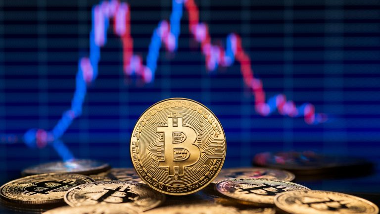 GBTC's Closing NAV Discount and Steep Fees Trigger Outflows, ETF Analyst Expects 'More Over Time'