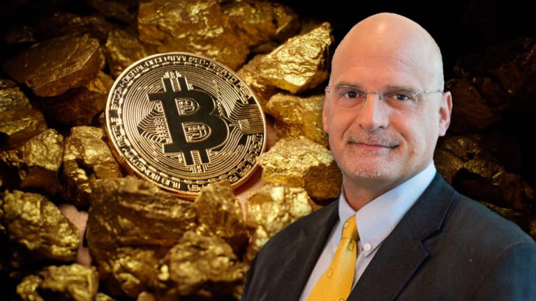 Commodity Analyst Mike McGlone Says Gold Glitters Over Bitcoin as Crypto-to-Metal Ratio Plunges Post-2021