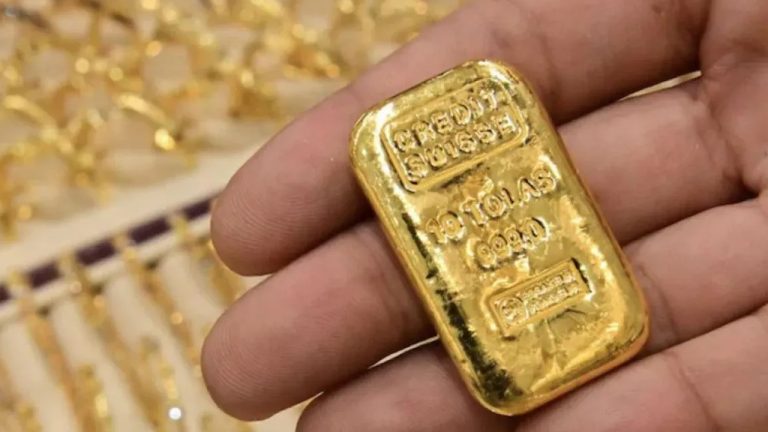 Gold’s Price Surge to Nearly ,200 Overshadowed by Bitcoin’s ‘Speculative Mania,’ Peter Schiff Claims