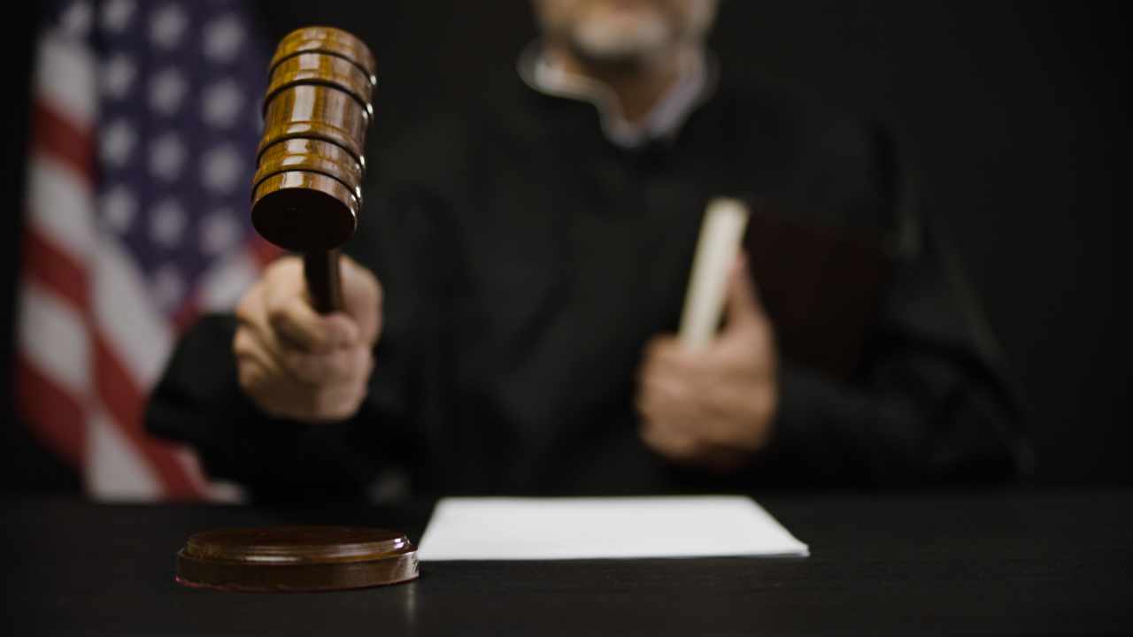 Un tribunal de EE. UU. condena al jefe de asuntos jurídicos y de cumplimiento de Onecoin a 4 años de prisión