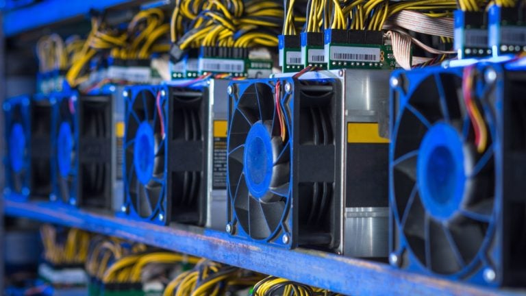 Bitcoin Miner Riot Platforms Records Modest Revenue Gain Despite 36% Decrease in Mined BTC