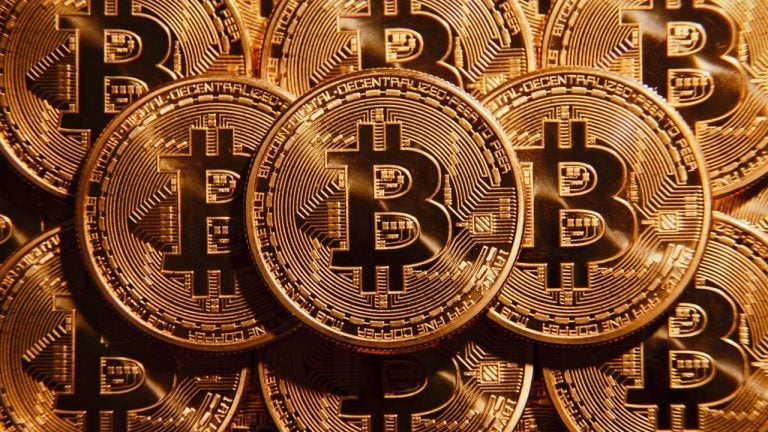Bitcoin Falls Below K, More Than 75K Traders Liquidated Amid Market Decline