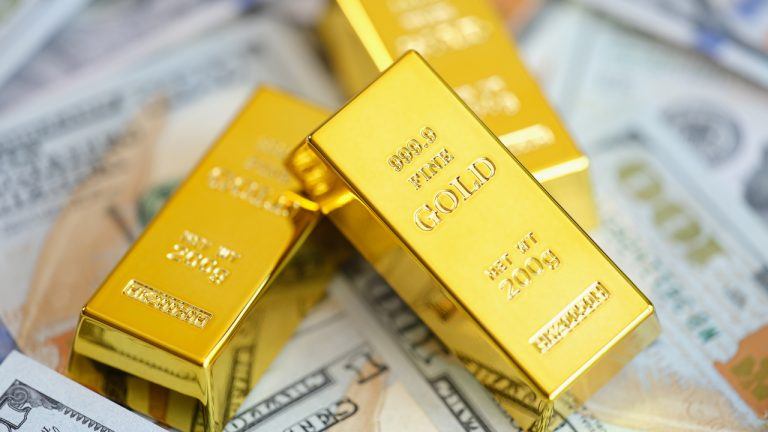 Gold breaks records as investors brace for economic turbulence