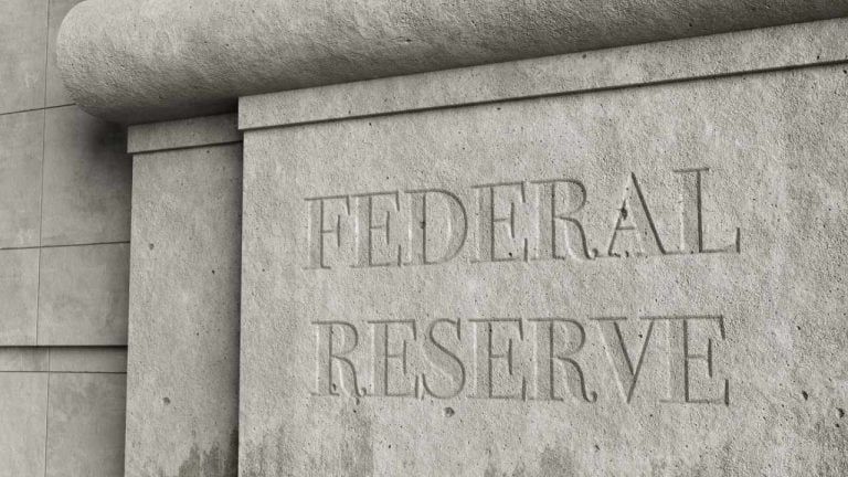 Bitcoin turun sedikit di depan pertemuan Federal Reserve