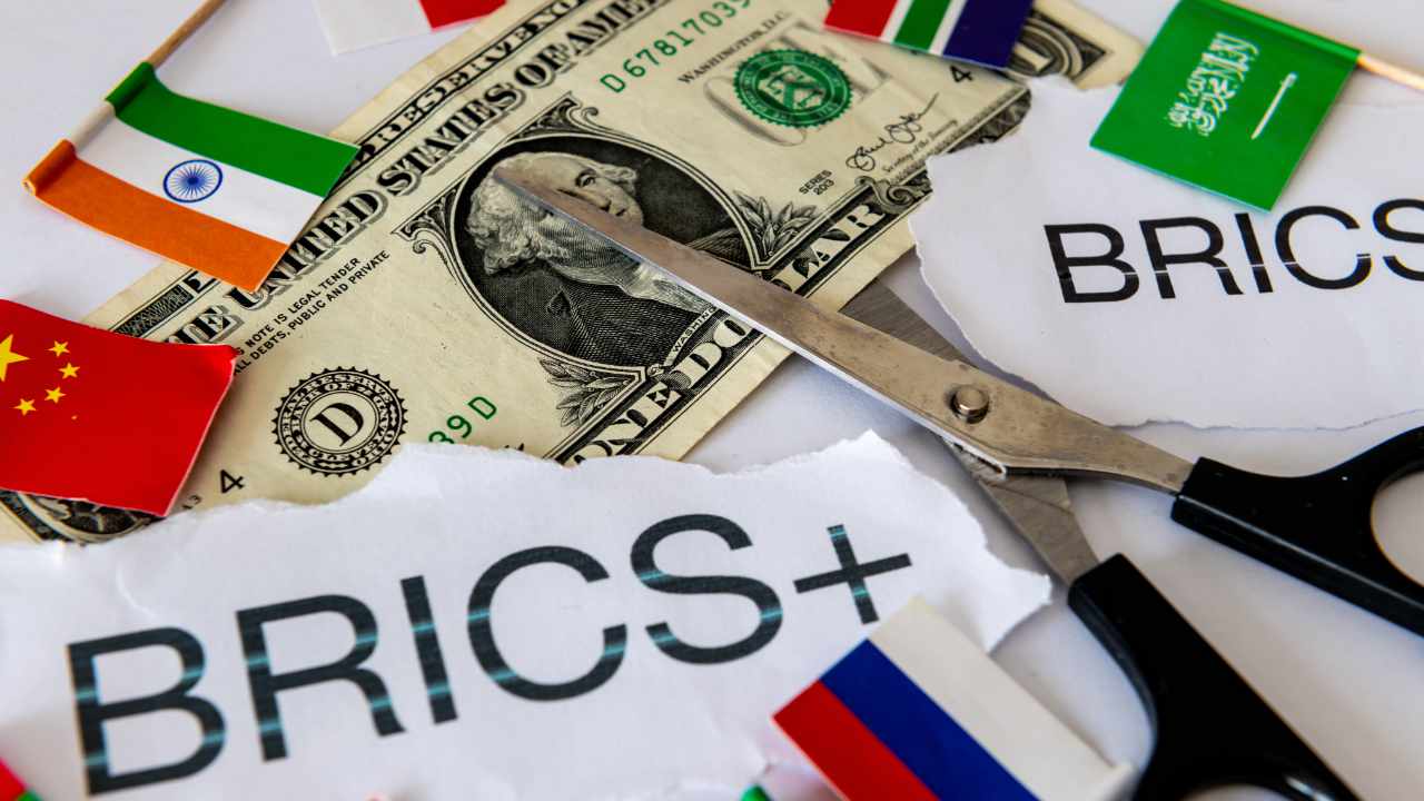 BRICS Slashes US Dollar Use to One-Third as Local Currencies Surge in Trade