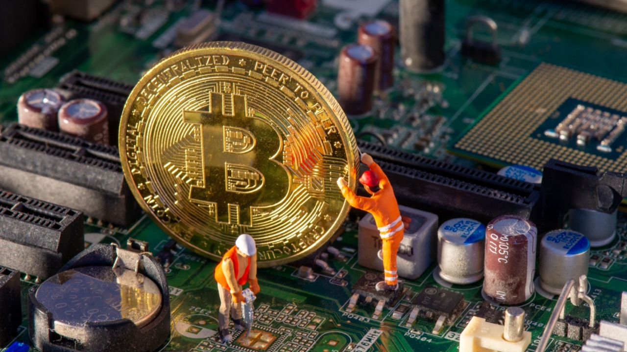Public Bitcoin Miners Sell 40% of Mined BTC Amid Rising Cost Pressures Public Bitcoin Miners Sell 40% of Mined BTC Amid Rising Cost Pressures