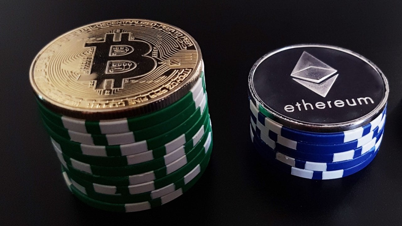 Bitcoin ETF Outflows Deepen With $616 Million Exit While Ether ETFs Ride 10-Day Inflow Wave