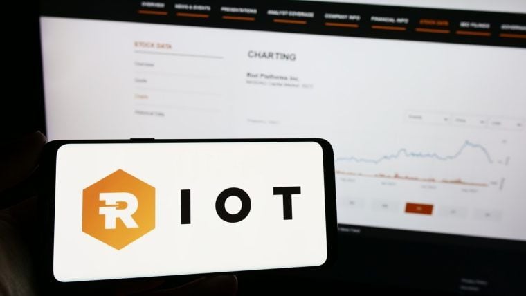 Riot Platforms Offloads 475 BTC Amid Tougher Mining Climate
