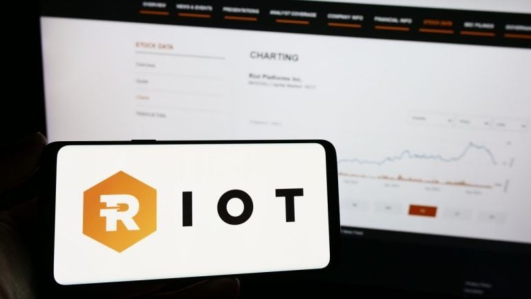 Riot Platforms Offloads 475 BTC Amid Tougher Mining Climate
