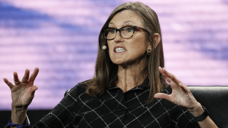 $1.5 Million Bitcoin? Ark’s Cathie Wood Sees Gold’s Market Share Slipping