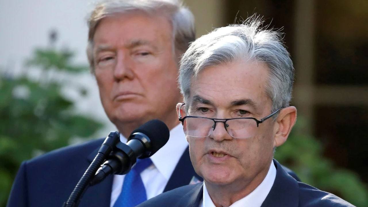 Bitcoin Dips and Trump Calls Jerome Powell a ‘Numbskull’