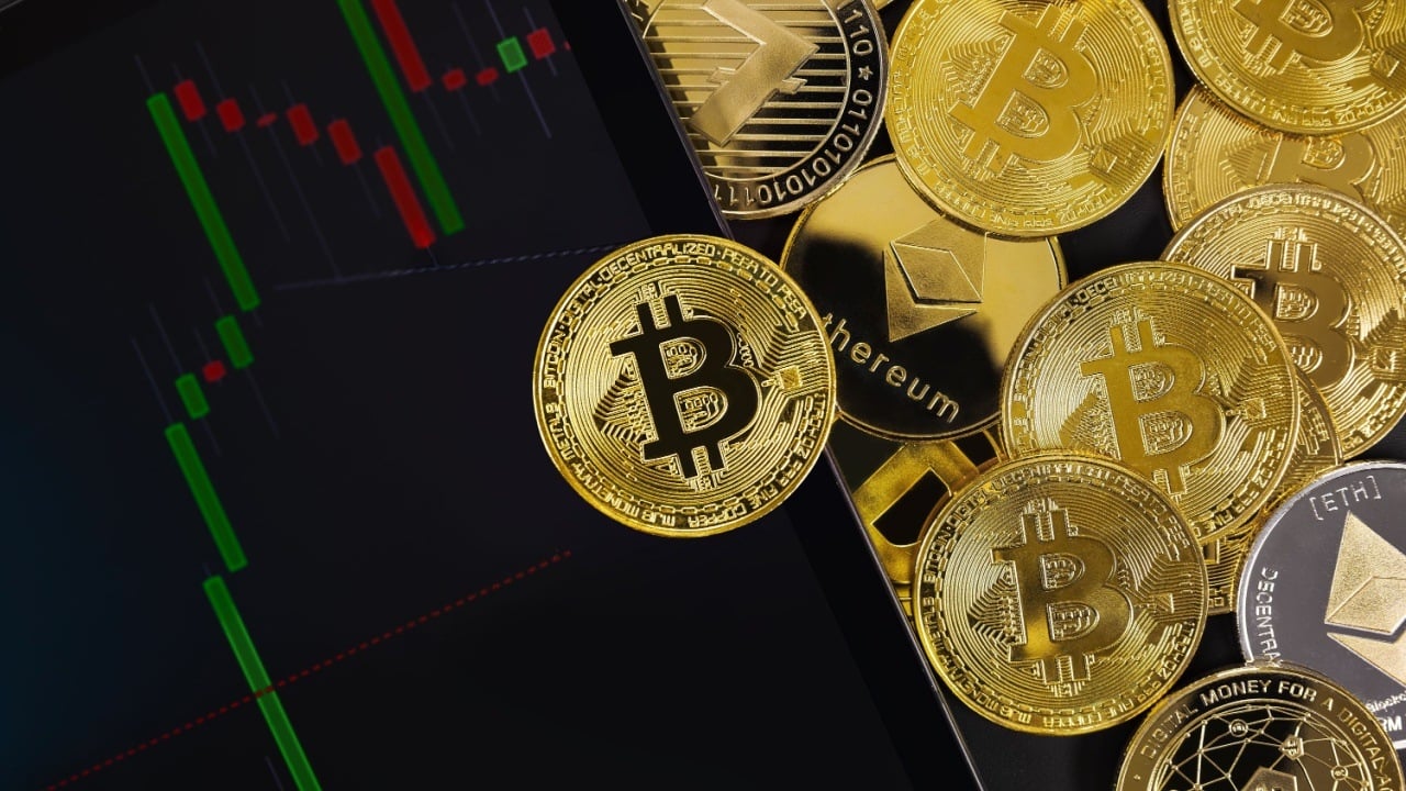 ETF Weekly Flows: Bitcoin Loses 7 Million as Ether Rallies With 6 Million Weekly Inflow ETF Weekly Flows: Bitcoin Loses 7 Million as Ether Rallies With 6 Million Weekly Inflow