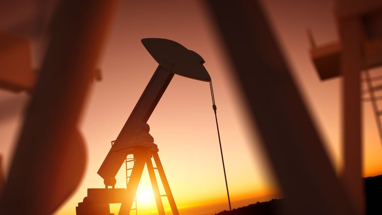 Oil Markets on Knife-Edge With Brent Poised for Violent Breakout Amid War Fears