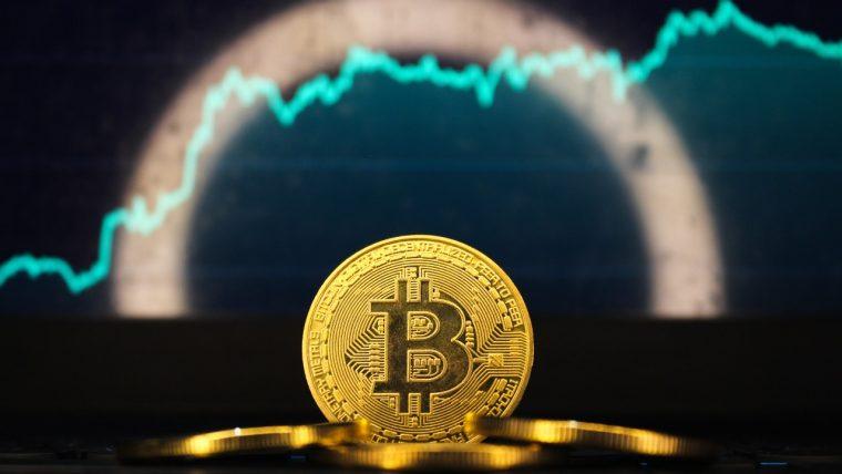 Bitcoin and Ether ETFs Open the Week With Strong Inflows