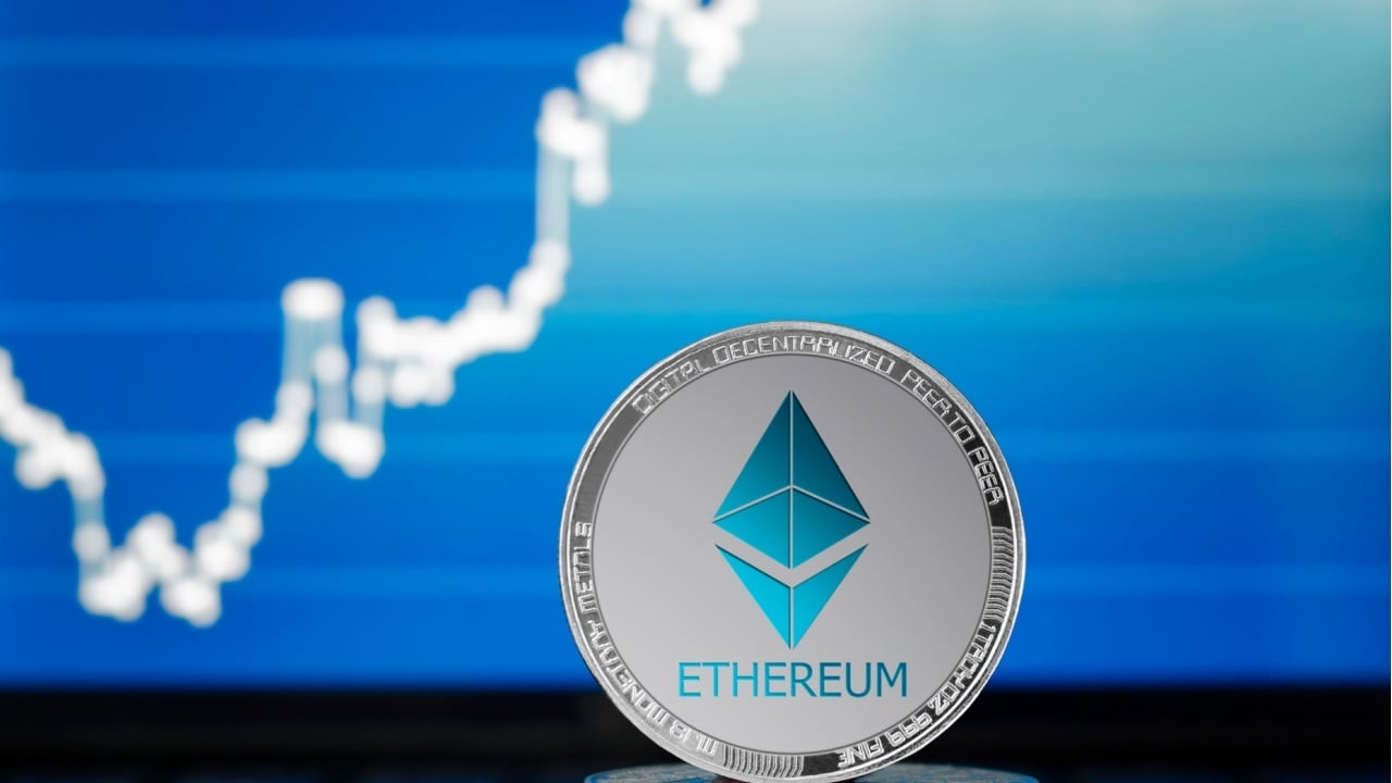 Ether ETFs Shatter Records With $727 Million Inflows as Bitcoin ETFs Extend Streak to 10 Days