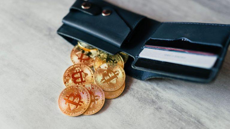 Fidelity and Grayscale Lead 2 Million Bitcoin ETF Exit as Ether ETFs Log Third Green Day