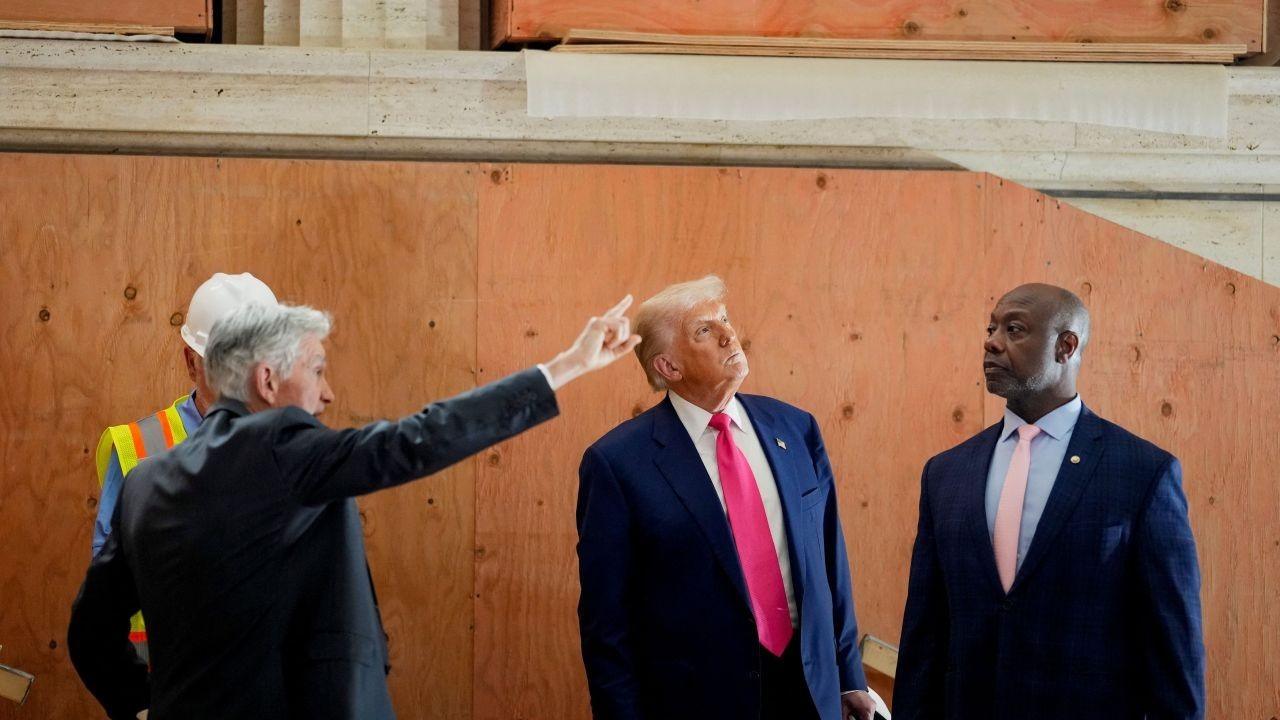 Trump besucht das Hauptquartier der Federal Reserve Trump besucht das Hauptquartier der Federal Reserve