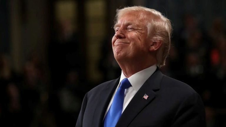 Bitcoin Drops Below 3K After Trump Announces New Tariffs