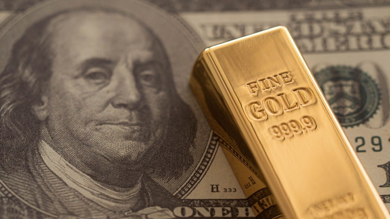 Strategist Warns Gold Surpassed US Treasuries as Reserve Asset: A Dollar Rebalancing Might Follow – Economics Bitcoin News Strategist Warns Gold Surpassed US Treasuries as Reserve Asset: A Dollar Rebalancing Might Follow – Economics Bitcoin News