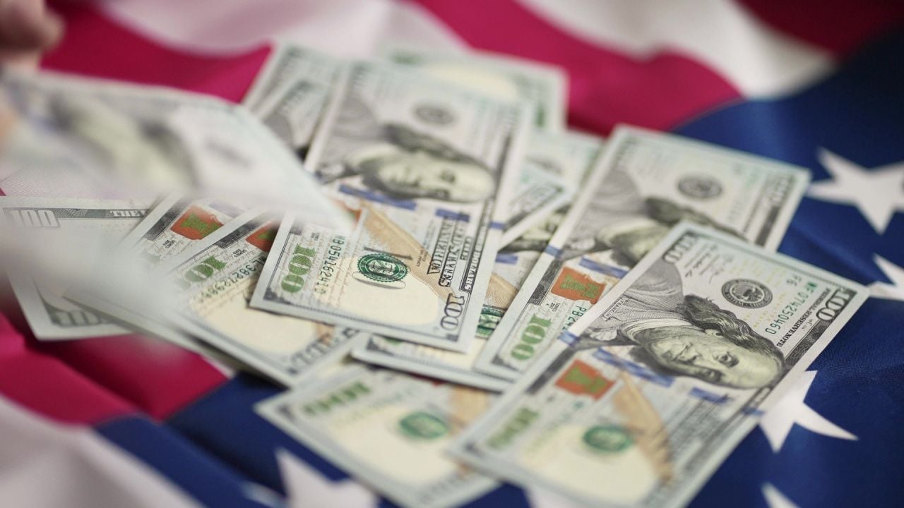 Putin’s Advisor: US Stablecoin Push Is Part of a $37 Trillion Debt-Ending Scheme