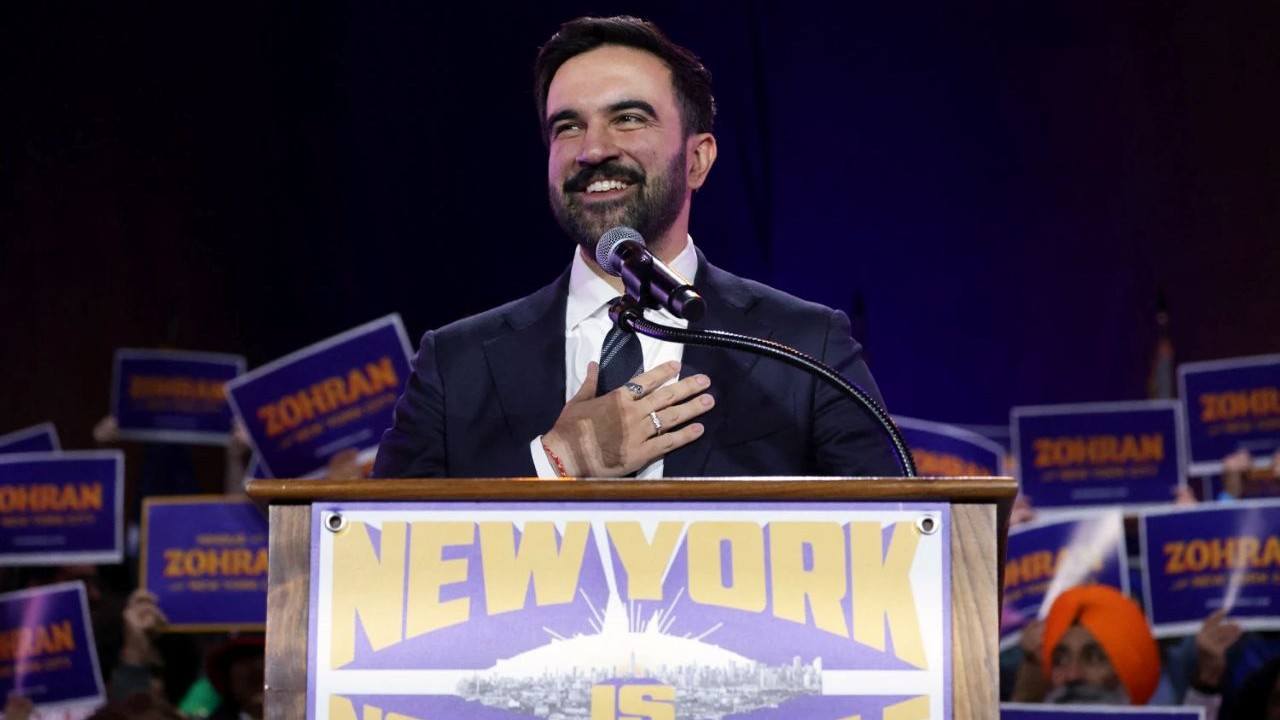 Bitcoin, New York City'yi devralmaya hazırlanan bir sosyalist ve AI balonunun hisse senedi satış dalgası başlatmasıyla düşüşe geçti Bitcoin, New York City'yi devralmaya hazırlanan bir sosyalist ve AI balonunun hisse senedi satış dalgası başlatmasıyla düşüşe geçti