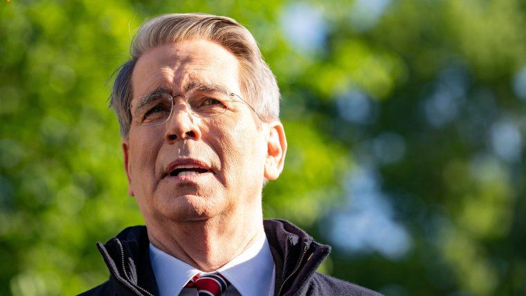 Beijing Urges Lenders to Limit US Debt Exposure Amid Market Volatility