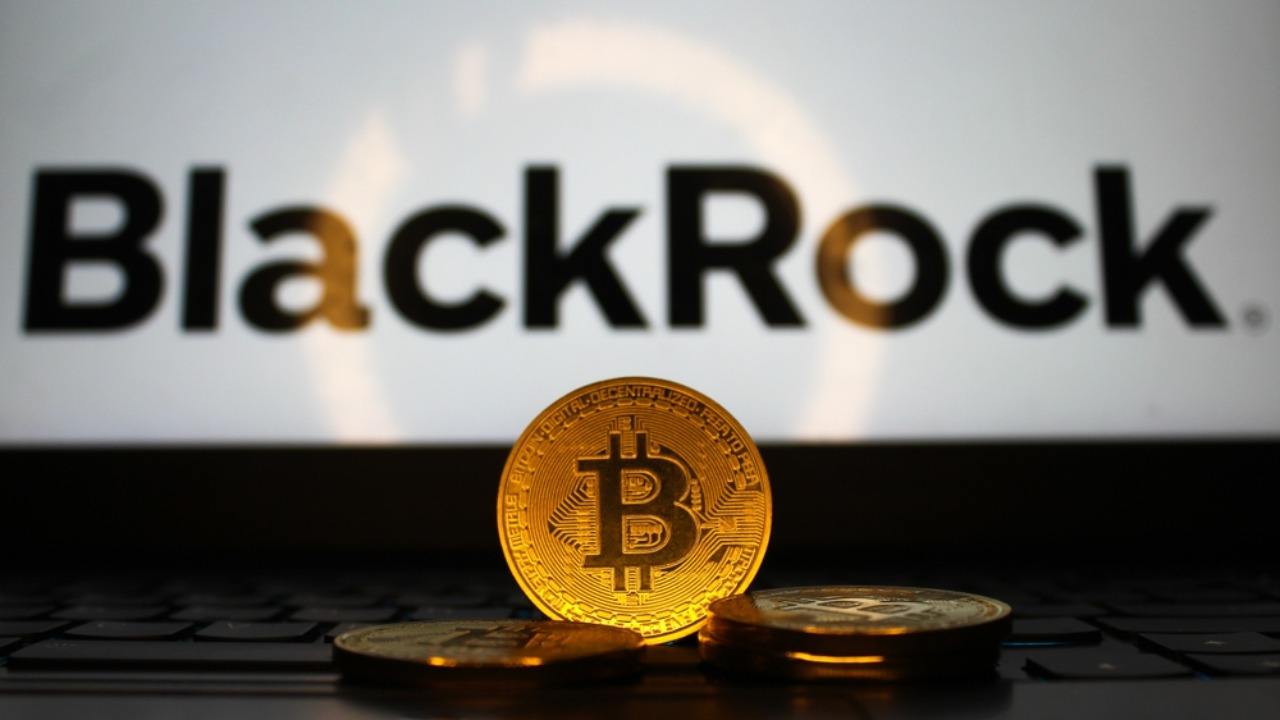 Blackrock’s IBIT Leads $469 Million Bitcoin ETF Selloff in Biggest Exit Since June 2