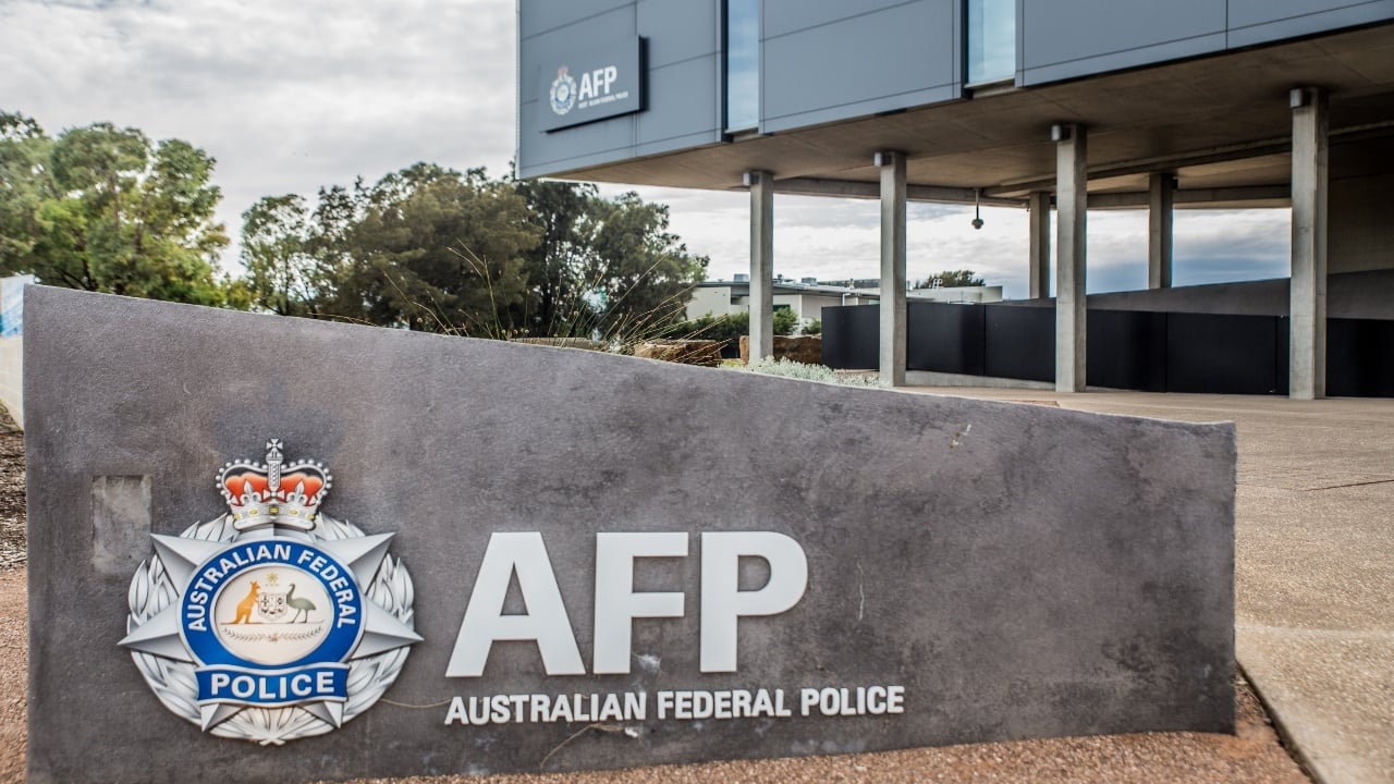 La police australienne détaille les tactiques d’arnaque à l’IA après qu’une femme ait perdu plus de 74 000 $ à cause d’un faux investissement cryptographique
